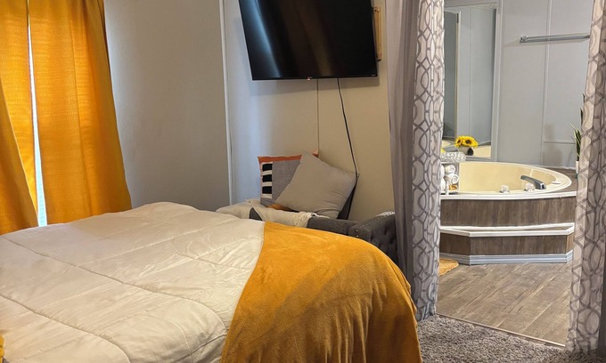 Jerome House | Cozy & Comfy Manufactured Home 10 minutes of Ft Leonard Wood Military Base.