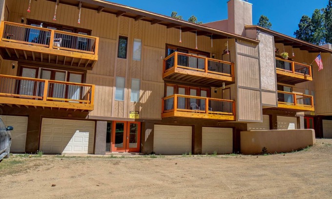 Angel Fire Condo | Cozy Condo close to the Chair Lift