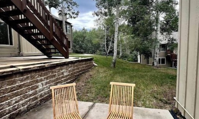 Park City Condo | Cozy condo steps from mountain