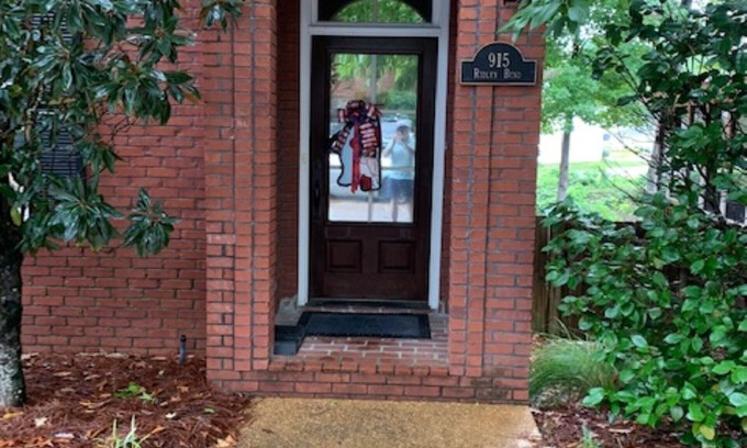 Oxford Condo | Cozy condo with 3 King and 2 Twin Beds + WiFi in charming Oxford!