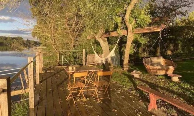 Cleon Cottage | Cozy cottage on the river with kayaks floating pontoon, 100 km from Paris ,