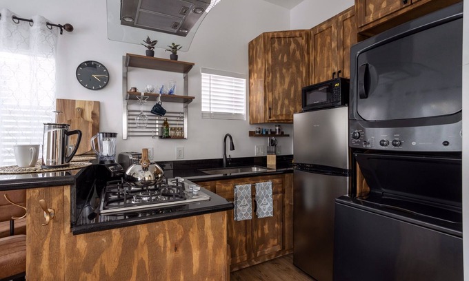 Watts Cottage | Cozy cottage 10 min from LAX and downtown