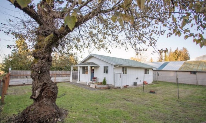 Carver House | Cozy Cottage at Dragonfly Horse Ranch