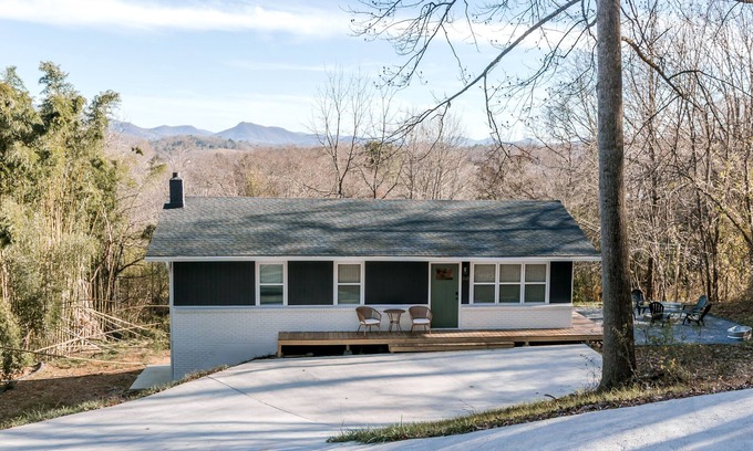 Hayesville House | Cozy cottage close to downtown Hayesville