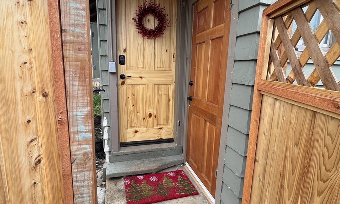 Hamilton Cottage | Cozy cottage in downtown Hamilton in the heart of the Bitterroot Valley.
