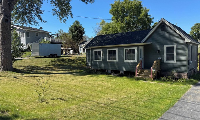 Alexandria Bay House | Cozy cottage in Alexandria Bay just blocks from the water