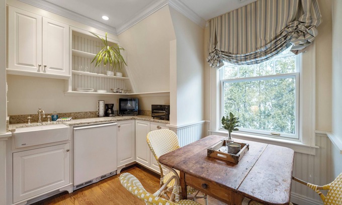 Kennebunk House | Cozy cottage just steps to Mother's Beach with serene golf course views