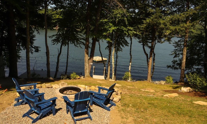 Fort Ann Cottage | Cozy cottage on Hadlock Lake with 85 feet of land dock!