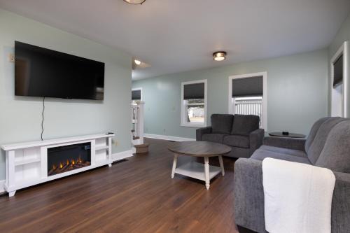 Warrensburg House | Cozy Cottage On Main