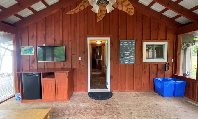 Rideau Lakes Cottage | Cozy cottage on the Rideau, relax with the whole family
