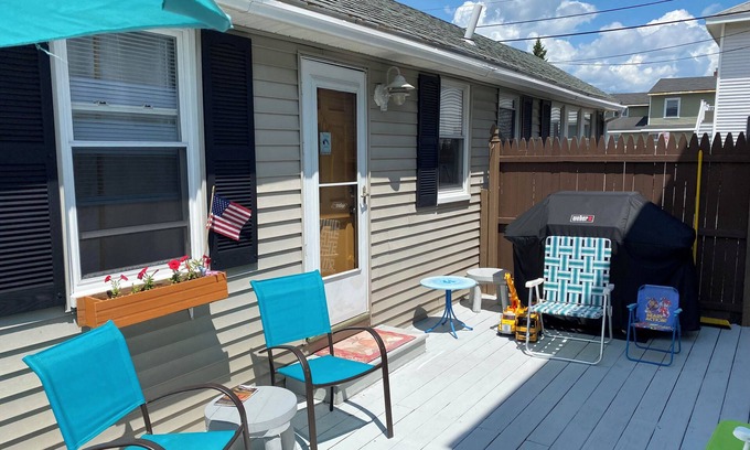Old Orchard Beach Cottage | Cozy Cottage Steps From The Beach!