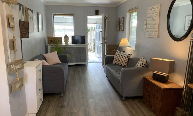 Lanark Village House | Cozy Cottage with private yard