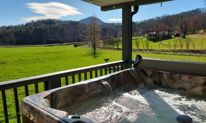 Blue Ridge House | Cozy Cottage with Full View of the Mountains!