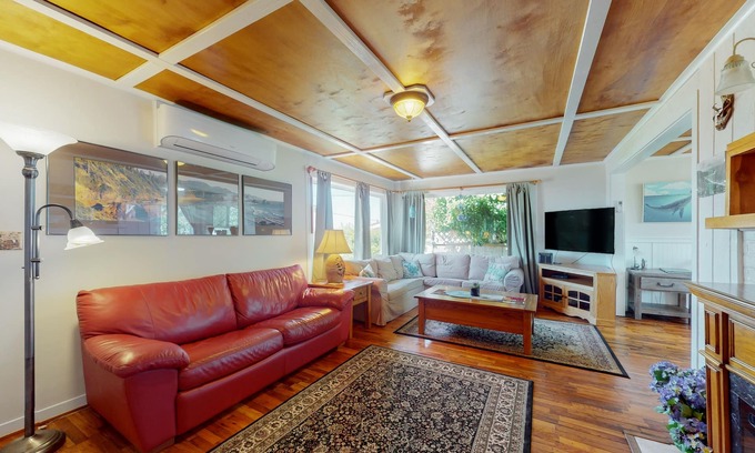 Depoe Bay House | Cozy cottage with ocean views, walking distance from town