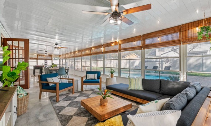 Largo House | Cozy Cottage with pool minutes from the beach
