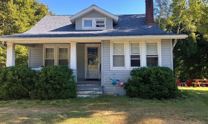 Sandy Lake House | Cozy Country Cottage in Sandy Lake