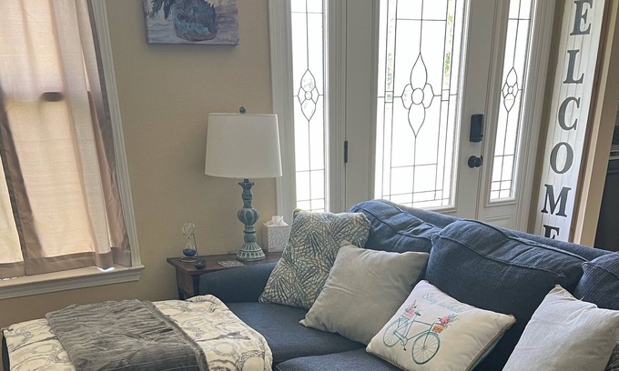 Loxley House | Cozy Country Home close to shopping, dining, beaches.