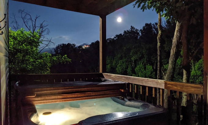 Chalet Village North Cabin | Cozy Couples, Honeymoon or Anniversary Cabin, minutes to Gatlinburg & Dollywood