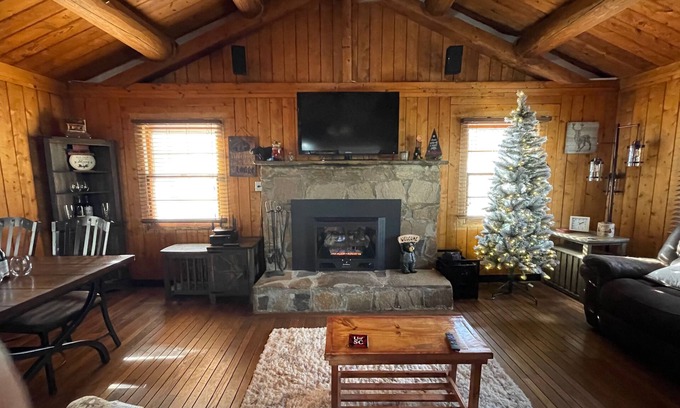 Maggie Valley Cabin | Cozy Creekside Log Cabin, Perfect for a Couples Retreat or Small Group!