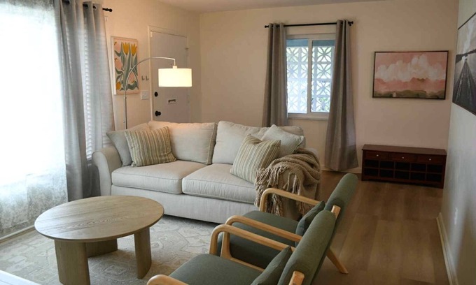 Deltona Lakes Cottage | Cozy Deltona Stay Fire Pit + Orlando