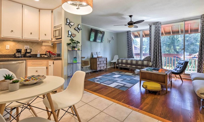 Diamondhead Apartment | Cozy Diamondhead Condo: Pool Access & On-Site Golf