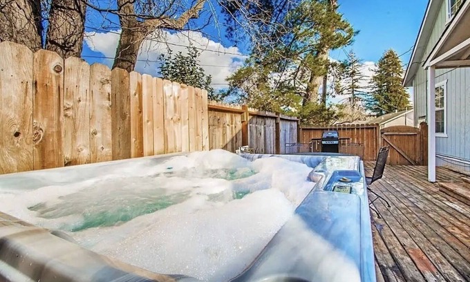 Napa House | Cozy Downtown Napa Escape w/Hot Tub! Easy Access to Wine Country! 2 bd/2 bath.