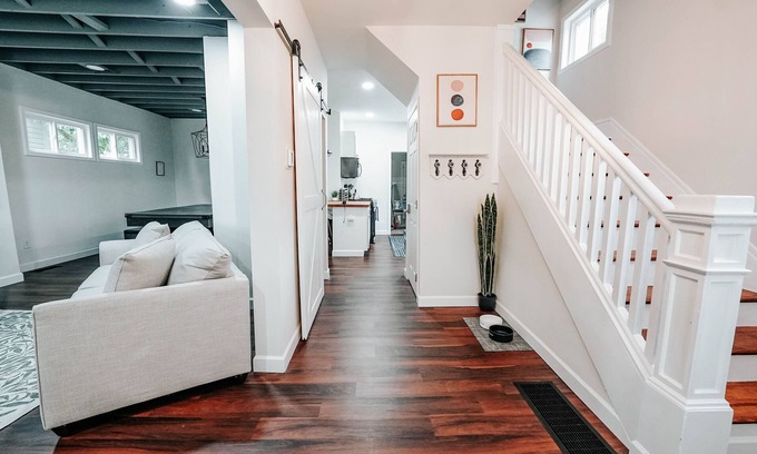 Near East Columbus House | Cozy escape w/Hot Tub, ideal for family and friends!