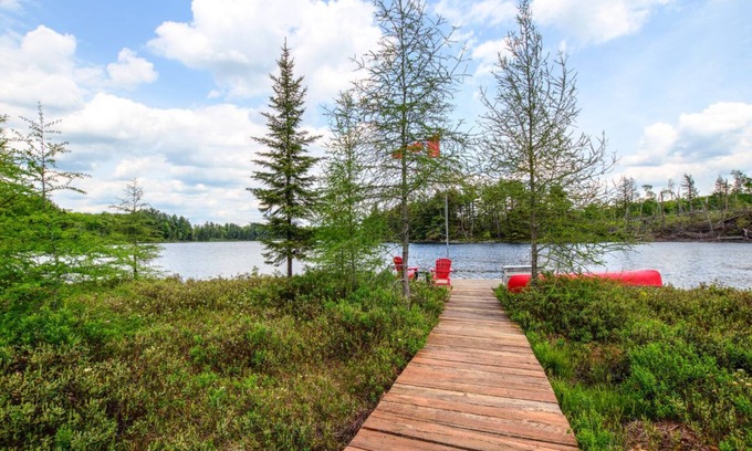 Lake of Bays Cottage | Cozy Fall & Winter 2-night Rental Available @Muskoka Waterfront Cottage!