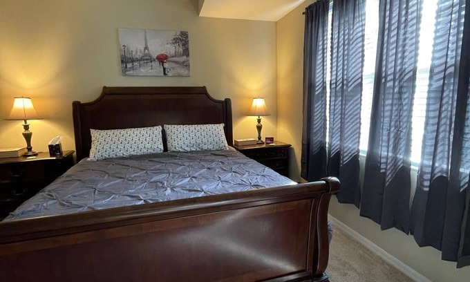 West Kissimmee Condo | Cozy Family Condo 2 miles from Disney! 3 Bedroom, 2 Bath/Sleeps 10-12