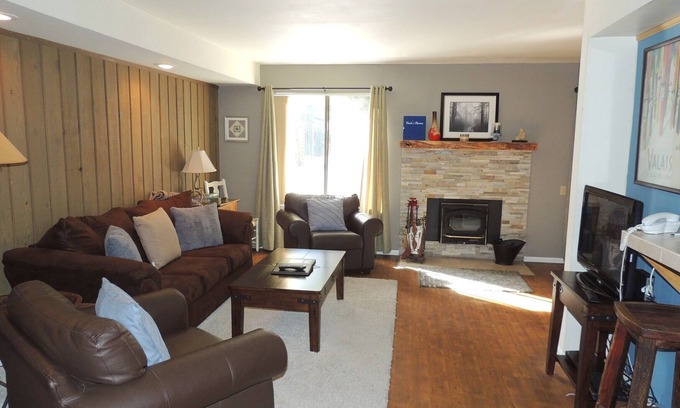 Mammoth Lakes Condo | Cozy, Family-Friendly Escape, #143 is next to complex amenities!