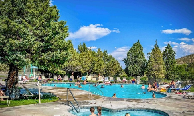 Redmond House | Cozy family friendly golf front town house. Amazing views and amenities