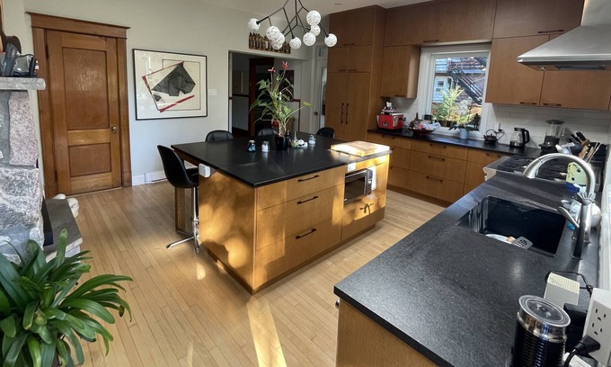 Cote-Des-Neiges—Notre-Dame-De-Grace House | Cozy Family Home in Friendly Neighborhood