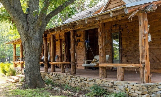 Satin Cabin | Cozy Farmhouse Escape, Thrilling Skeet Shooting
