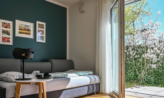 Waggershausen Apartment | Cozy first floor apartment with covered terrace - ideal for 4-legged friends.