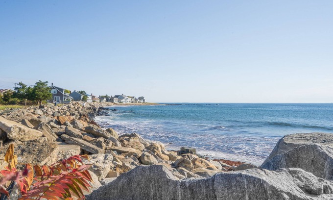 Hampton House | Cozy first floor oceanfront gem!