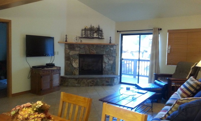 Flagstaff House | Cozy Flagstaff Country Club Home in Cool Pines