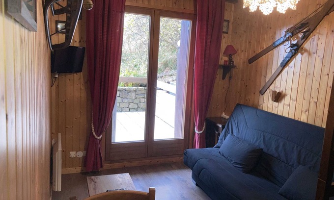 Le Grand-Bornand Apartment | Cozy flat for 3, near slopes and shuttle, private parking