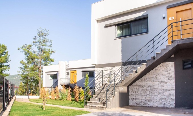 Milas House | Cozy Flat w Garden 1 min to Beach in Milas