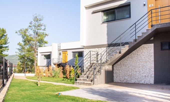 Milas House | Cozy Flat w Garden 1 min to Beach in Milas