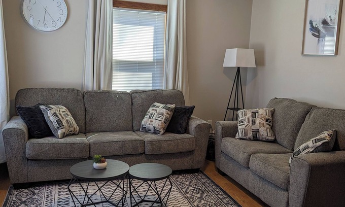 Oshkosh House | Cozy fully furnished house