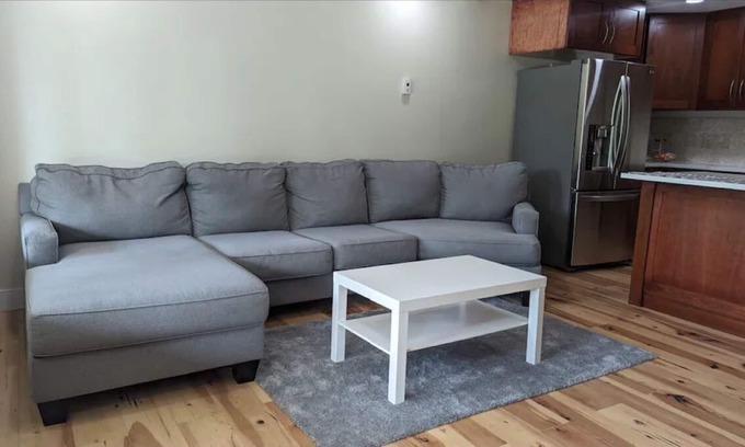 Surrey Apartment | Cozy Garden Suite in Surrey