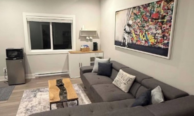 Langford Apartment | Cozy Garden Suite W/Hot Tub & Perfectly Located!
