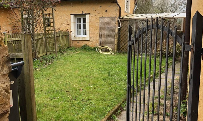 Asnieres sur Vegre Cottage | Cozy Getaway for 2 in Historic Asnières-sur-Vègre