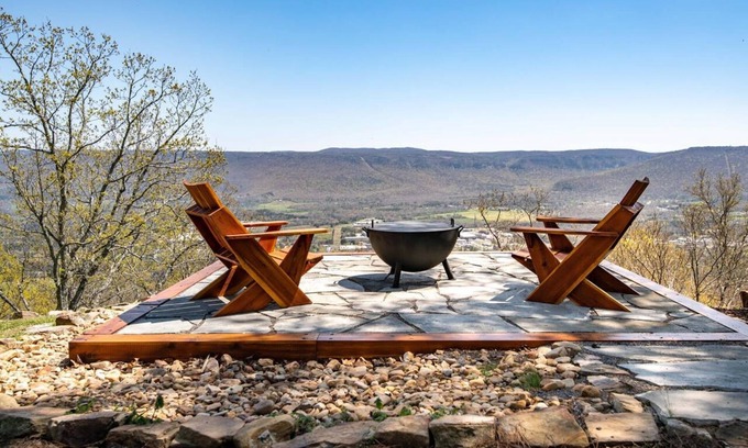 Trenton House | Cozy Getaway with a View!