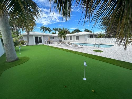 Fort Lauderdale Apartment | Cozy Getaway with Pool and Putting Green Unit 1