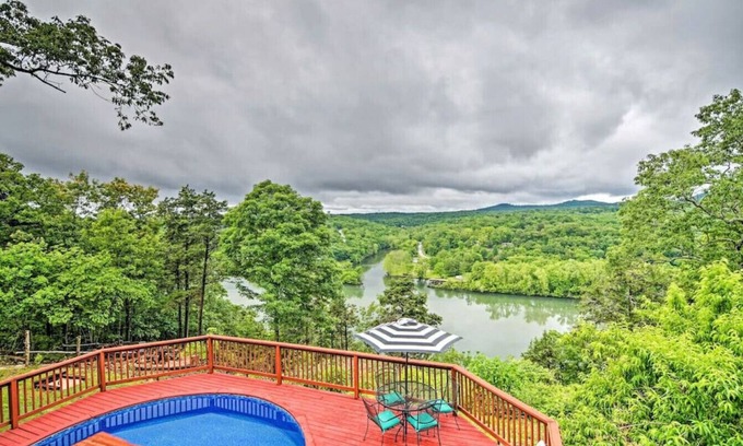 Branson House | Cozy glam Branson area private pool/hot tub