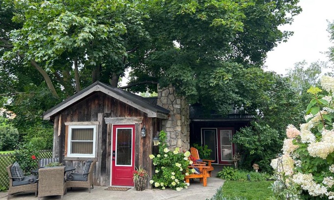 Nottawa House | Cozy Guest House close to Wasaga Beach & Blue Mtn