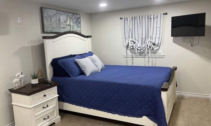 Orange House | Cozy Guest House on 3 acres