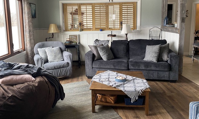 Holcomb House | Cozy Happy RiverHouse with panoramic views of the Rock River