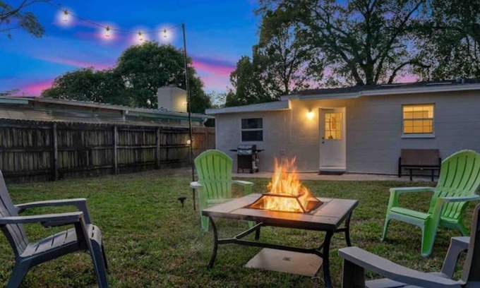 Bearss Plaza House | Cozy Haven - Adventure Island - Fire Pit/Hammock